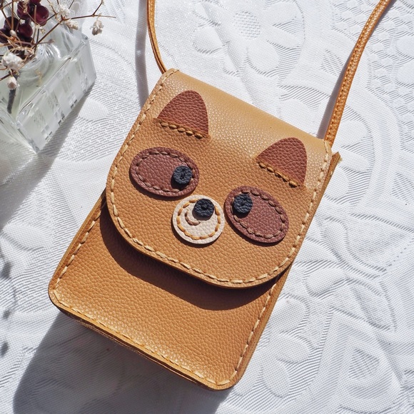 Handmade red panda crossbody bag, suitable for cellphone and wallet. - Picture 2 of 2